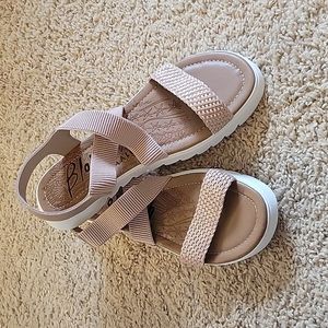 NIB Blowfish Malibu Tarin Sandal, size 10